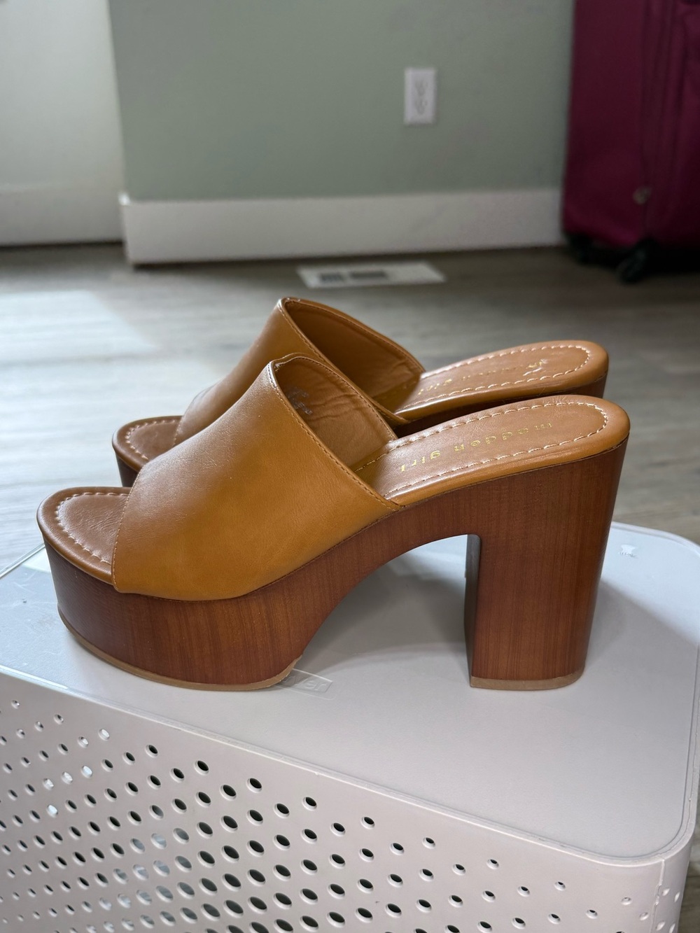 Madden Girl Womens size 8 Brown Chunky Block Mule Heels